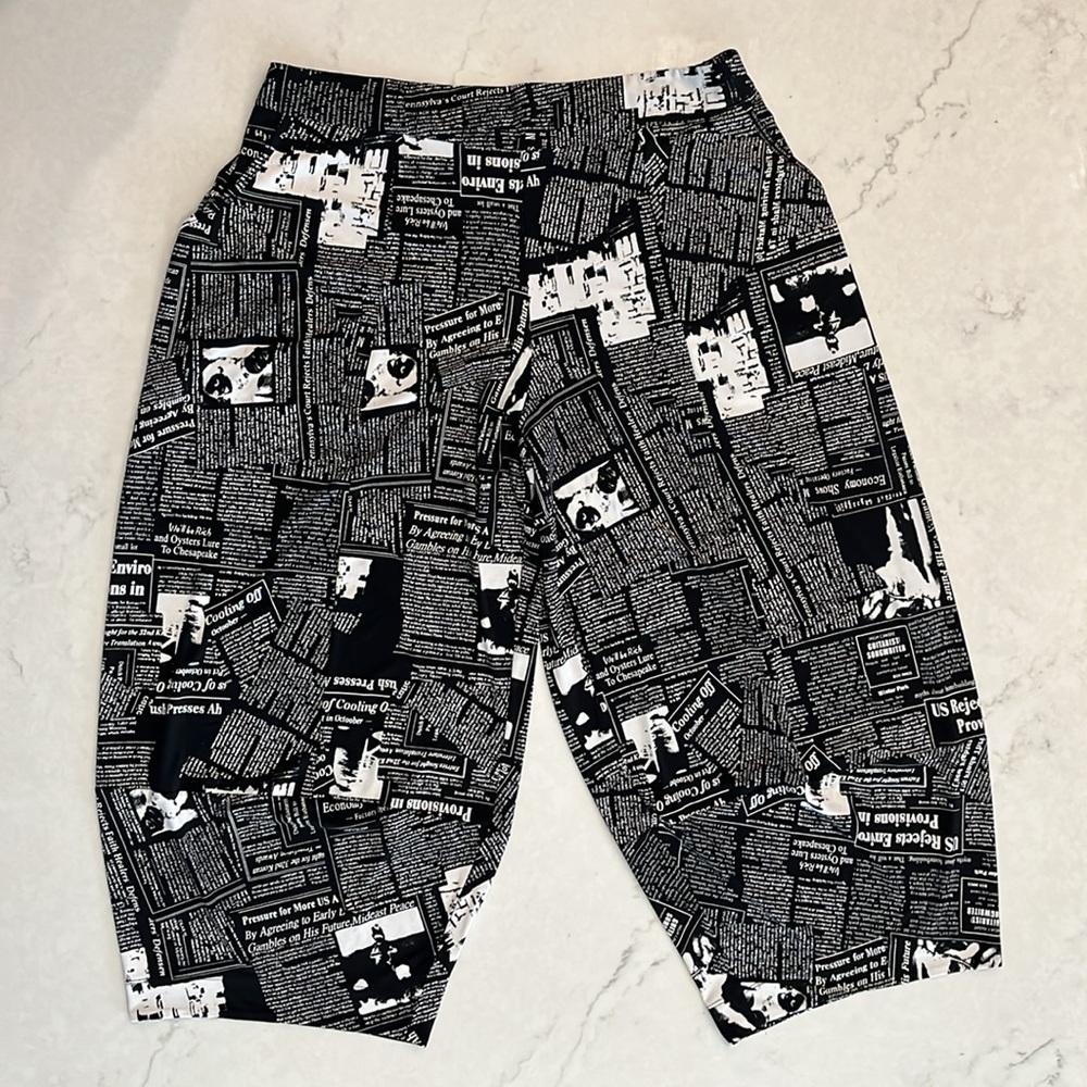 IC by Connie K newspaper print all over pant size 1X black-white balloon leg.